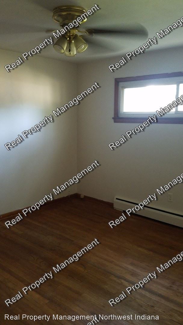 Building Photo - 3 br, 1 bath House - 709 E. Elm Street #B