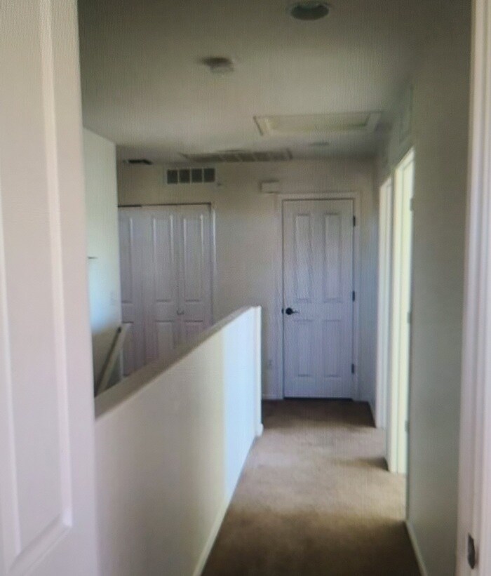 Foto del edificio - Beautiful 4-bedroom 3-bathroom - GREAT LOC...