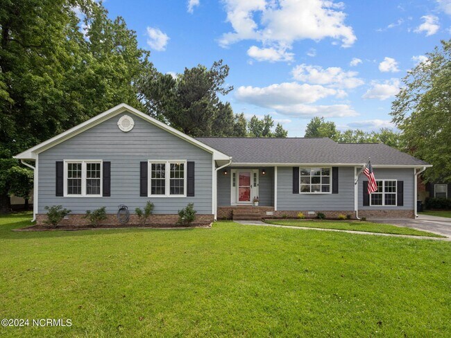 Building Photo - 2491 Northwoods Dr