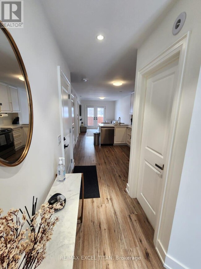 Building Photo - 263 Barrie St