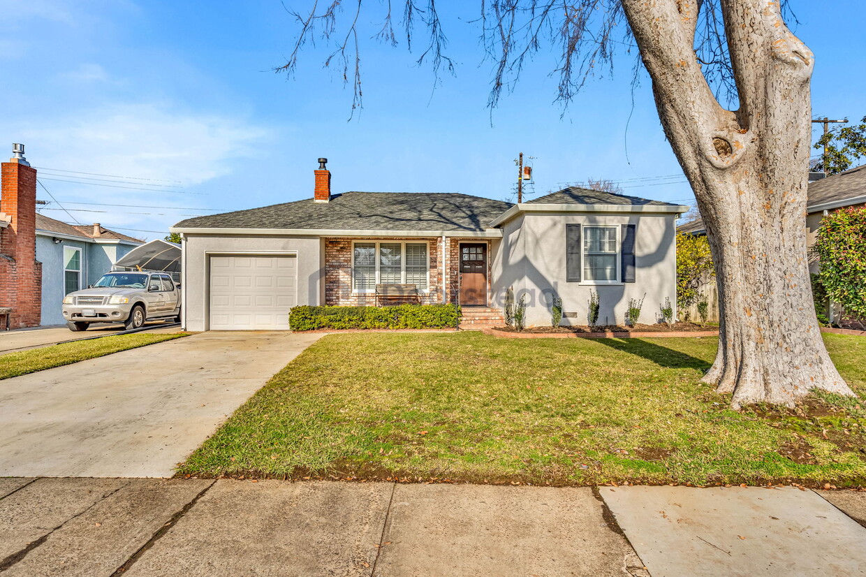 Foto principal - 6025 3rd Ave