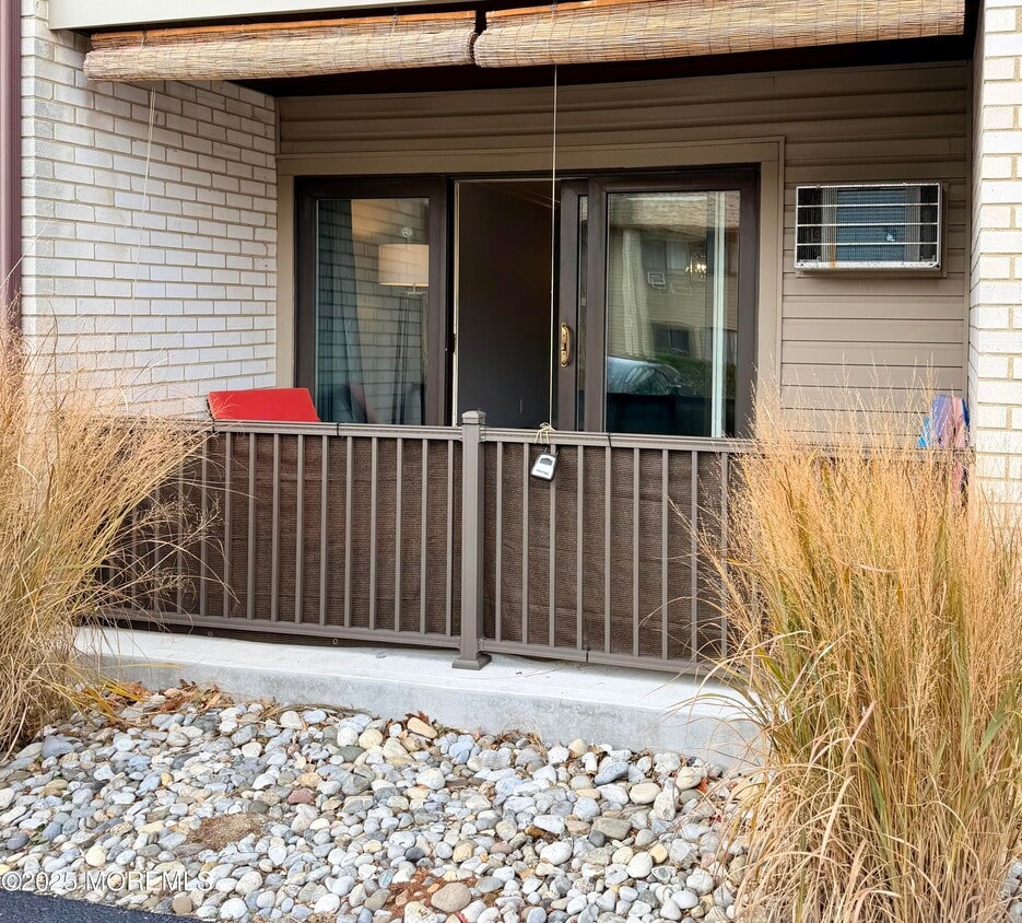 Primary Photo - 330 Shore Dr