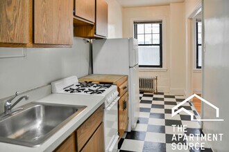 Building Photo - 540 W Briar Pl