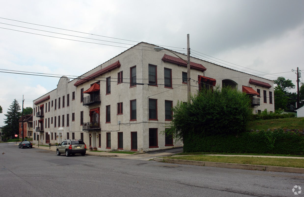 Building Photo - Moller Apartments