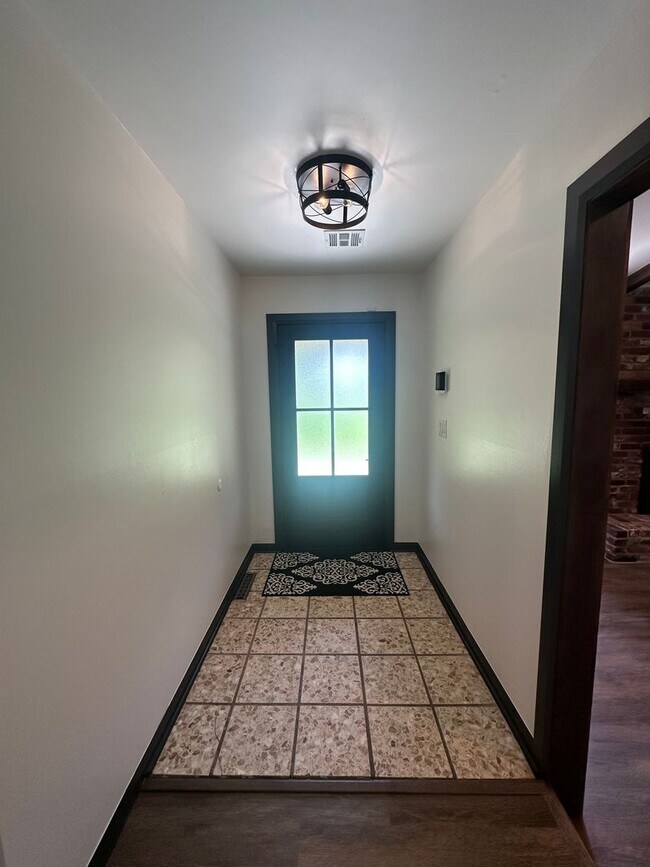 Foto del edificio - Welcome to country living with a fresh, modern twist.