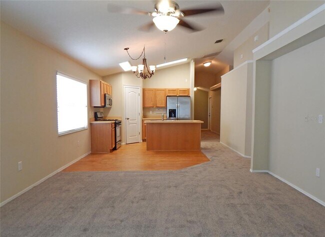 Building Photo - 5871 Meadowpark Pl