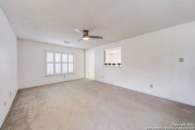 Foto del edificio - 6635 Honeyridge Ln