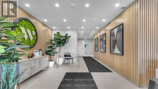 Building Photo - 1975 Fountain Grass Dr