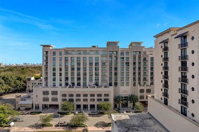 Foto del edificio - 301 Altara Ave