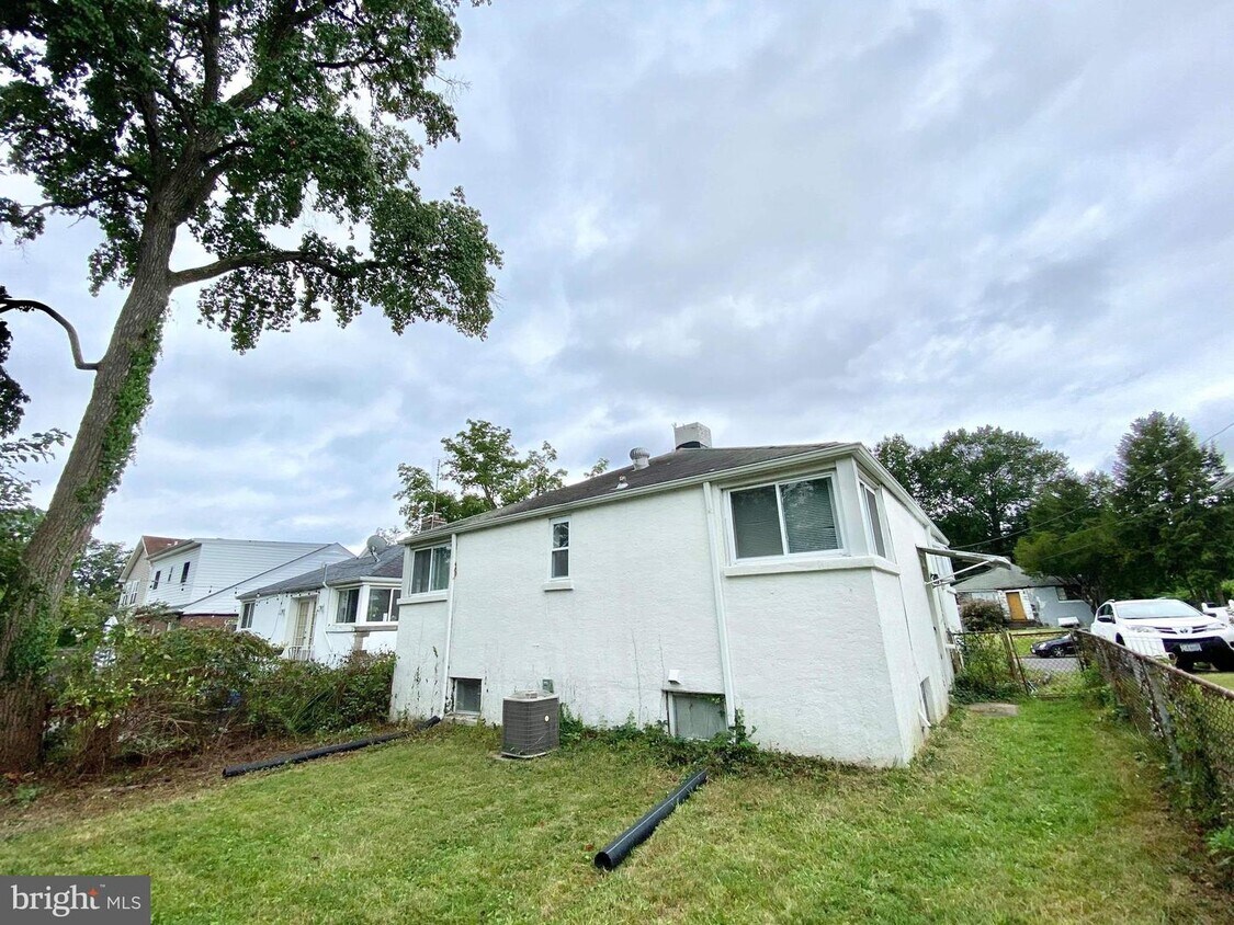 Primary Photo - 1317 N Taylor St