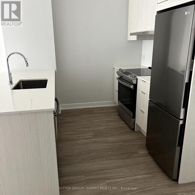 Building Photo - 430-430 Square One Dr