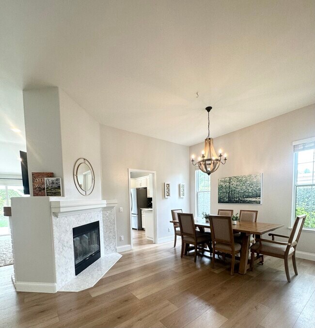 Building Photo - 2363 Laurelwood Dr