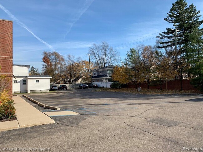 Building Photo - 616 E Eleven Mile Rd