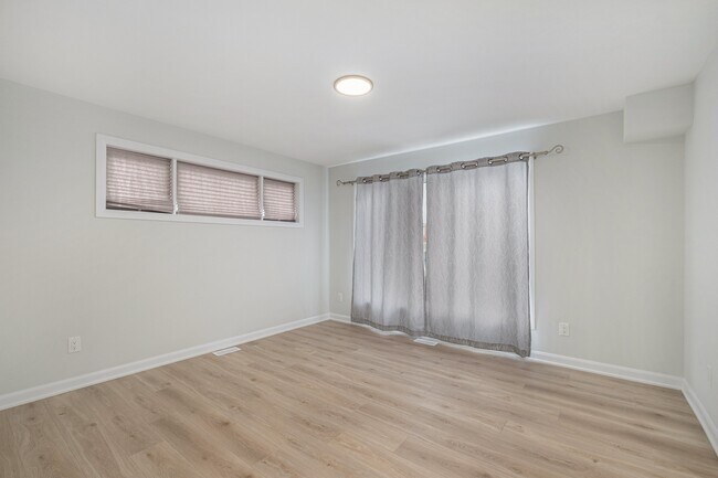 Building Photo - 801 Glenroy Gilbert Dr