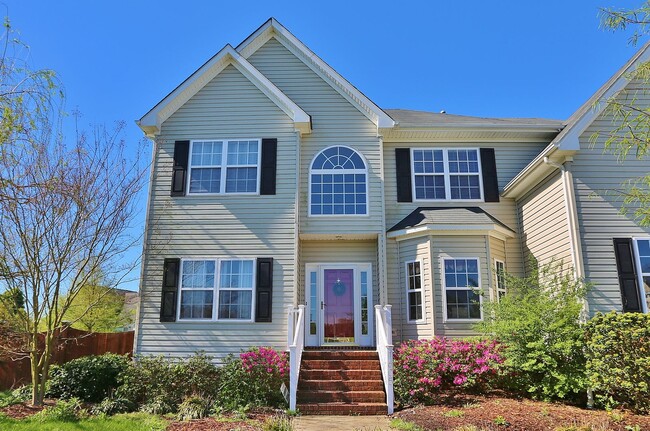 Building Photo - 5-Bedroom Pool Home in Stratford Terrace!!...