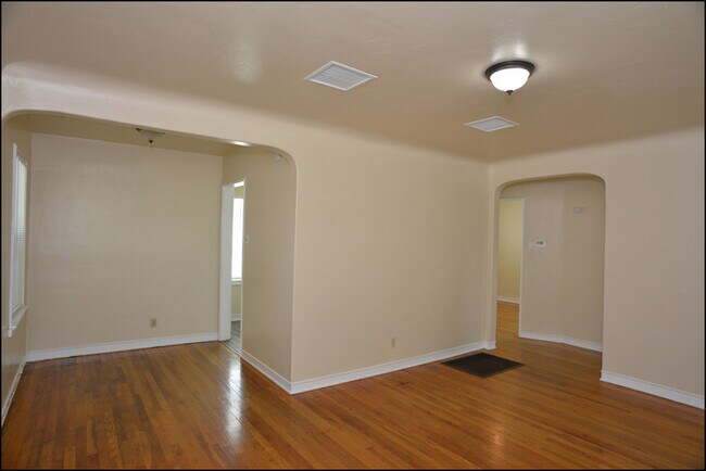 Building Photo - 2402 N Kansas St