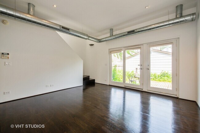 Building Photo - 913 N Honore St