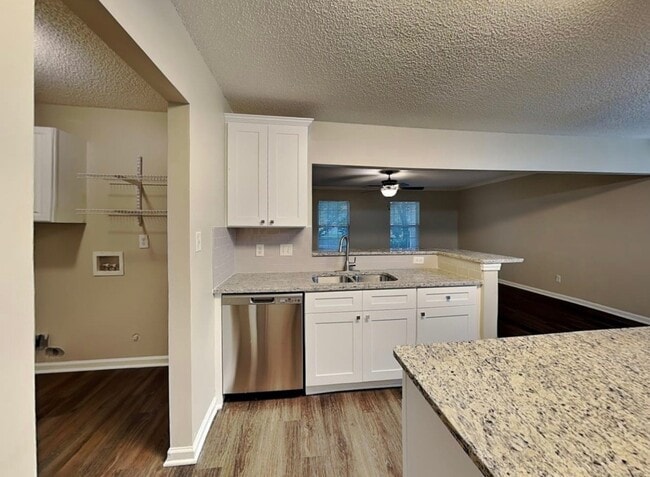 Building Photo - 10636 Greatford Ct