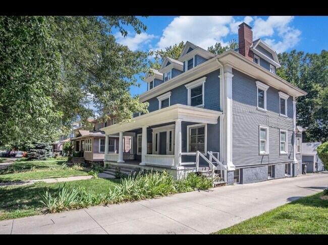 Building Photo - 219 S 38th Ave