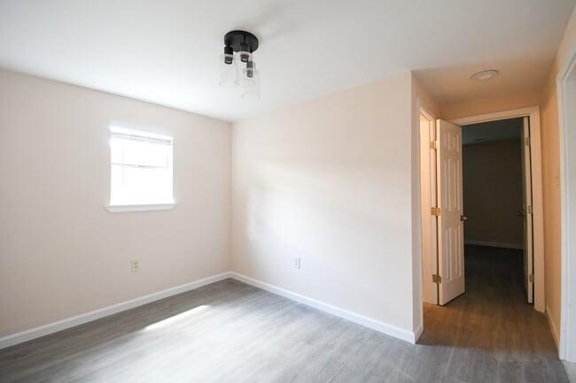 Building Photo - 425 W 29th Ave