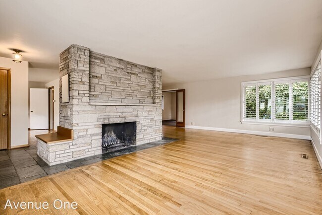 Building Photo - 4 br, 2 bath House - 6502 NE 61st St