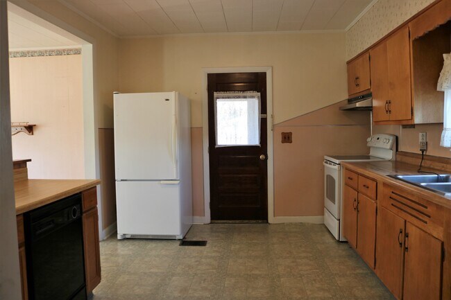 Building Photo - 148 Park St