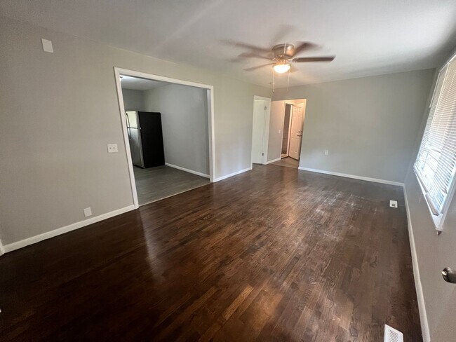 Building Photo - 4 Bed, 1.5 Bath- $1,395.00