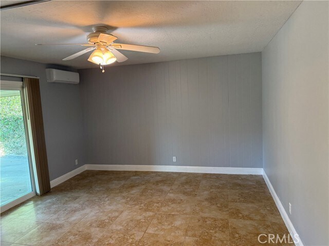 Building Photo - 4561 Mimosa Dr