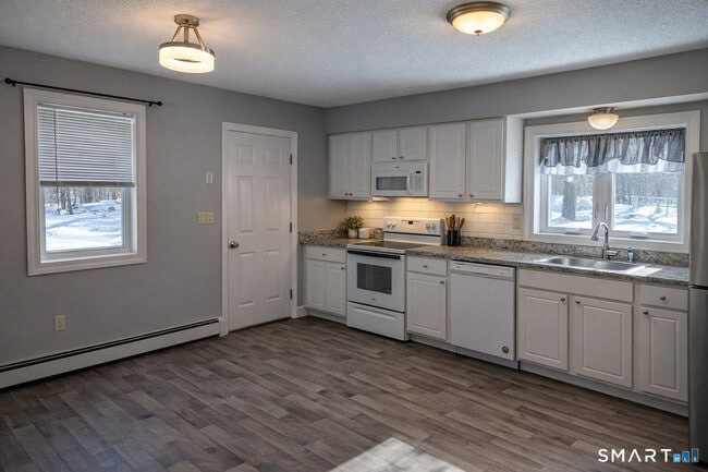 Building Photo - 254 Chestnut Hill Rd