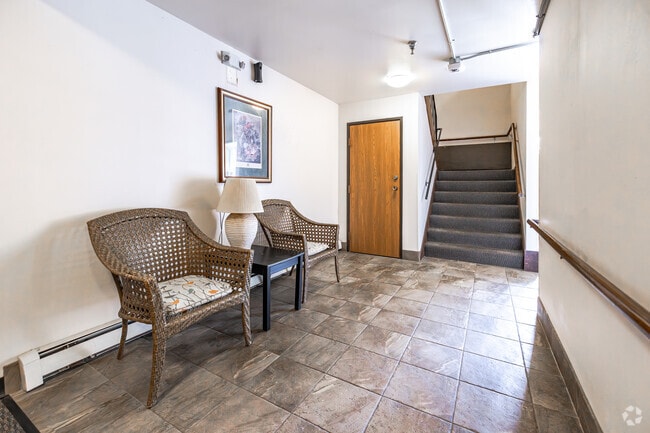 Foto del vestíbulo - Kenosha Gardens Apartments