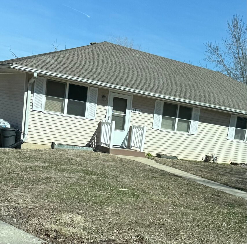 Primary Photo - 2313 Roma Ln