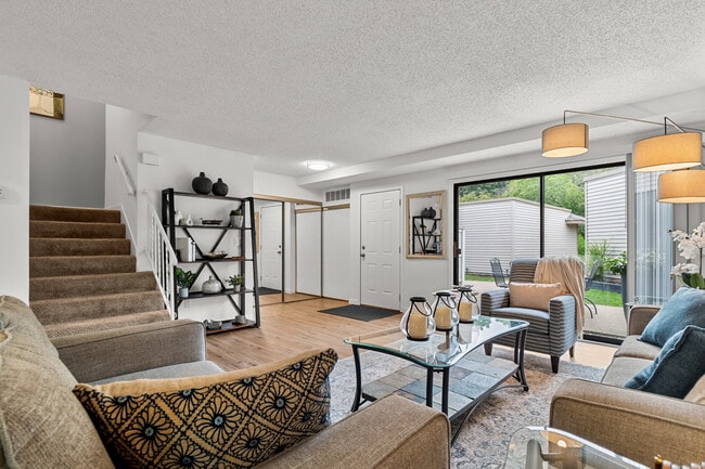 Building Photo - Fox Forest