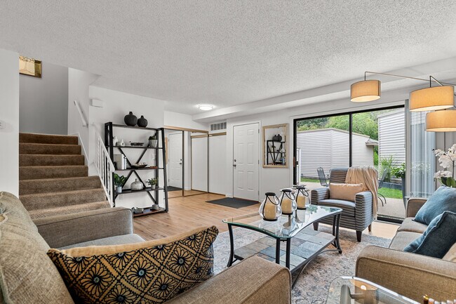 Foto del edificio - Fox Forest Townhomes