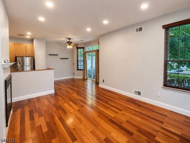 Building Photo - 1 Quail Brook Ct