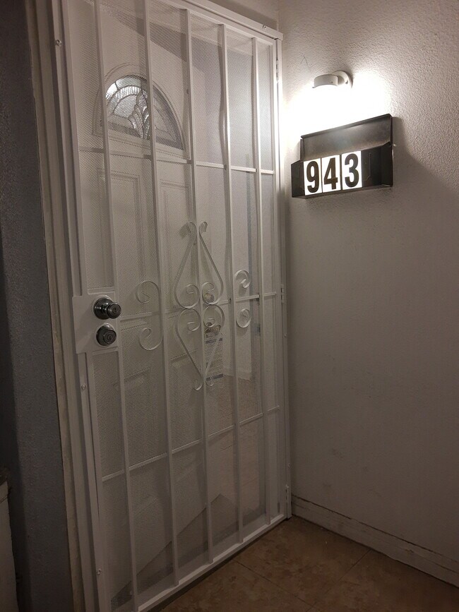 Foto del edificio - 941 E 52nd Pl