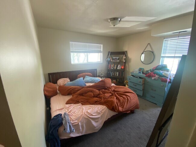 Building Photo - 415 S University St