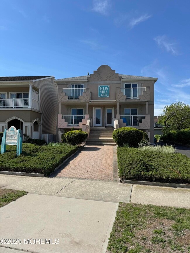 Building Photo - 109 2nd Ave