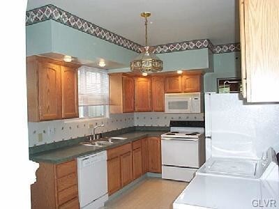 Building Photo - 734 Center St