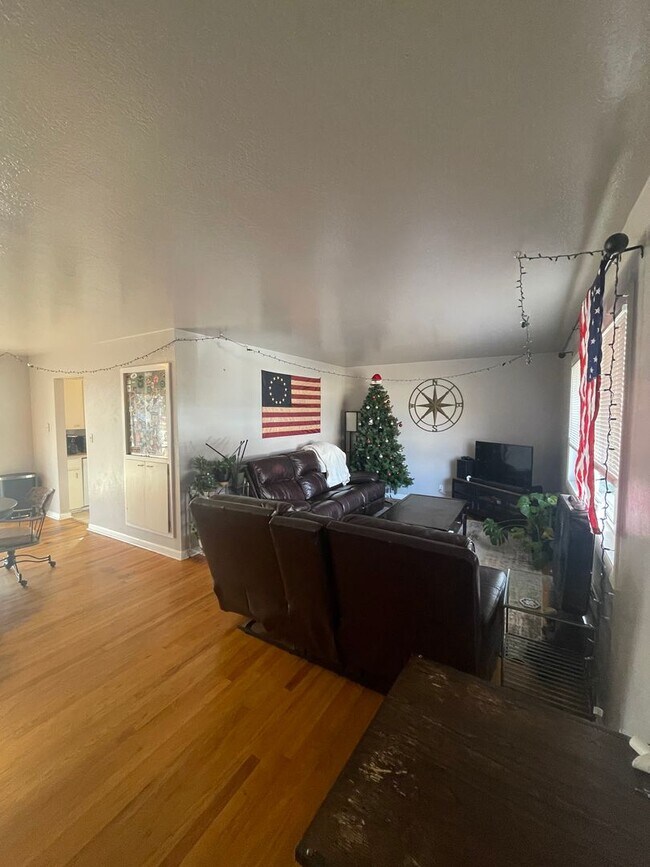 Building Photo - STUDENTS WELCOME! Single-Family Ranch Home w/ Finished Basement and Fenced Backyard