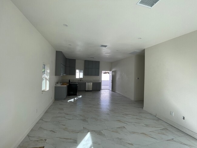 Foto del edificio - 11954 Redbank St