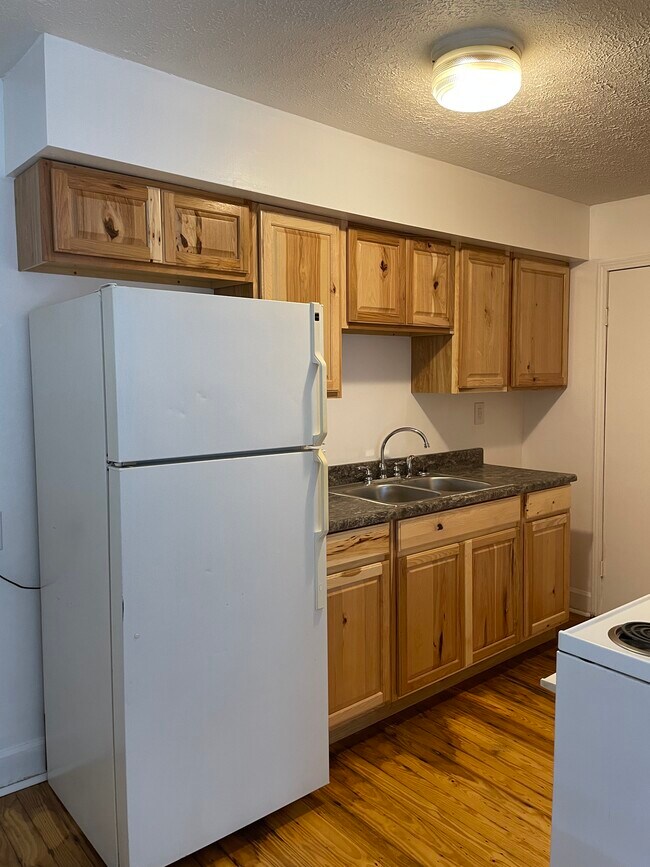 Foto del edificio - 318 N Miles St