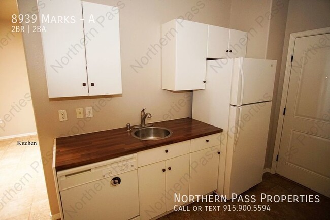 Building Photo - Charming 2 BDR Northeast Duplex!