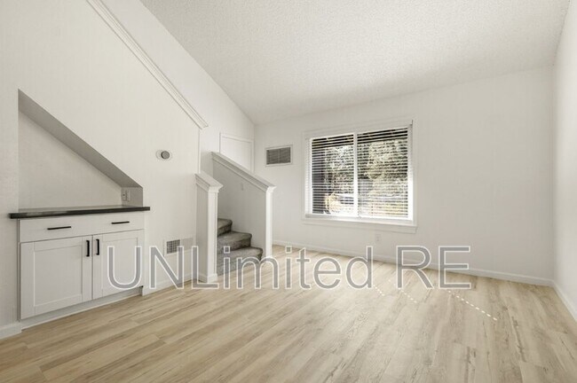 Building Photo - 1200 S Riordan Ranch St