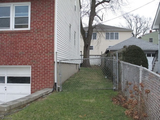 Building Photo - 287 Montclair Ave