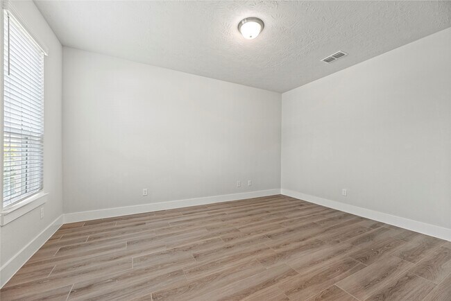 Building Photo - 1707 McCrae Hill Ct