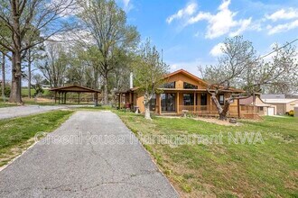Building Photo - 8392 S Lakeshore Dr