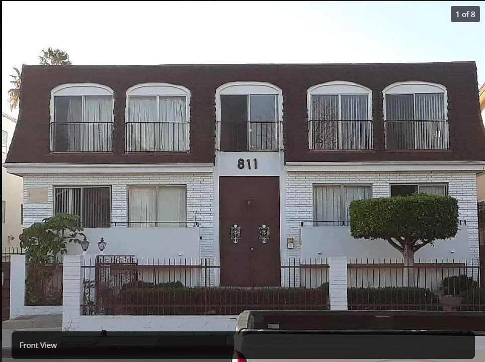 Front Of Complex - 811 Crenshaw Blvd