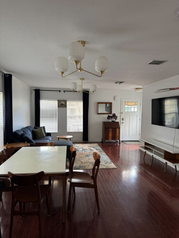 Building Photo - 2117 W Spruce St