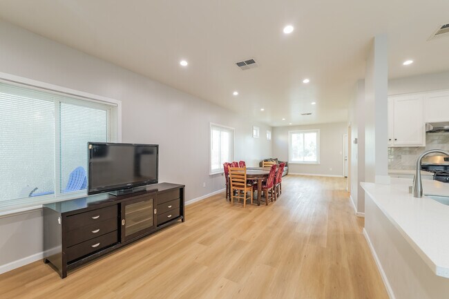 Foto del edificio - 139 Gibson Ave