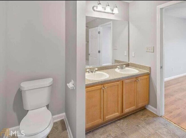 Main Bathroom - 4848 Sierra Way